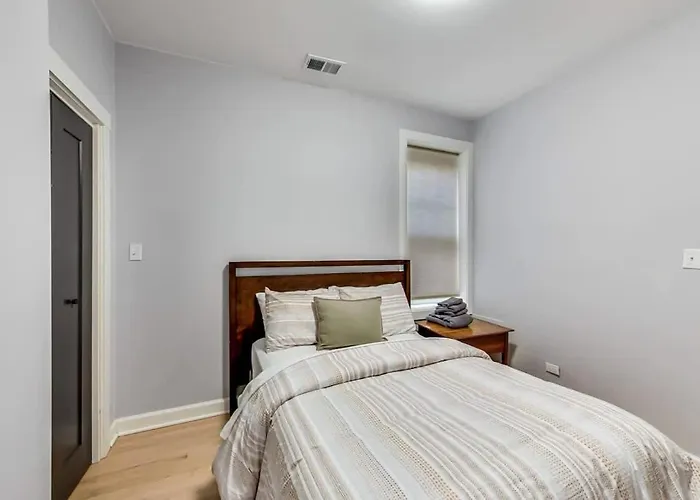 Modern 2Br With Patio & Cozy Space