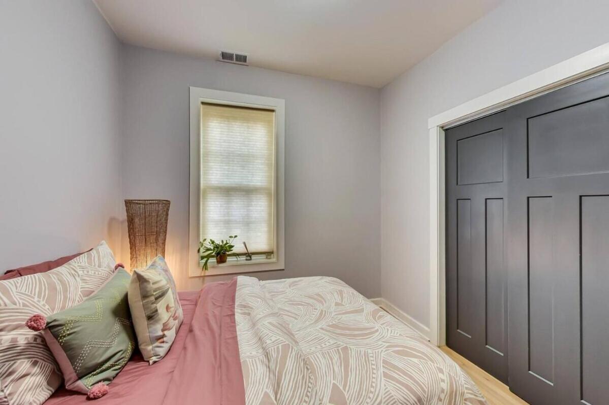 Modern 2br With Patio & Cozy Space *