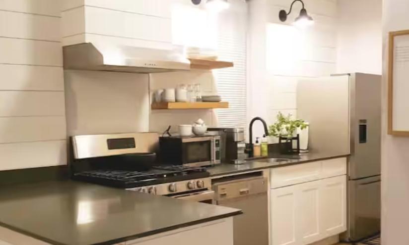 Modern 2br With Patio & Cozy Space Appartement *